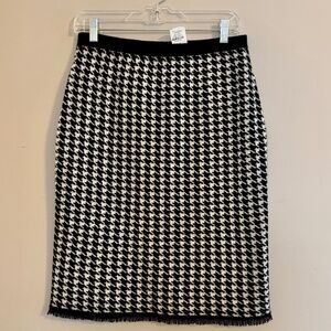 NWT Neiman Marcus Cashmere Houndstooth Black & White Skirt - Size Large